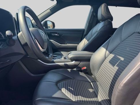 Used 2023 Toyota Highlander XSE image 20