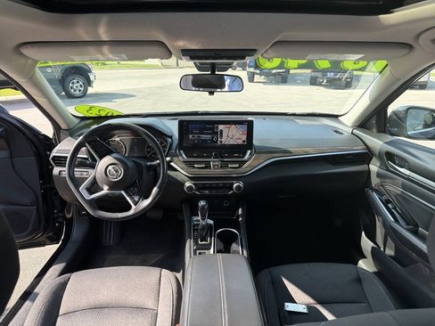 Used 2023 Nissan Altima 2.5 SV w/ SV Premium Package AWD/4WD image 25