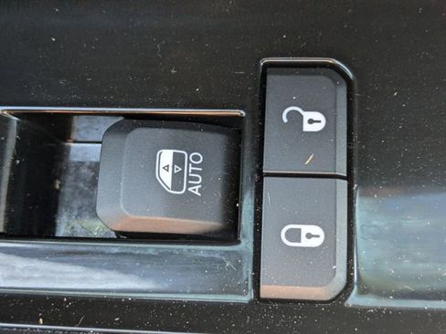 Used 2022 Jeep Wagoneer Series III w/ Rear Seat Video Group 1 AWD/4WD image 34