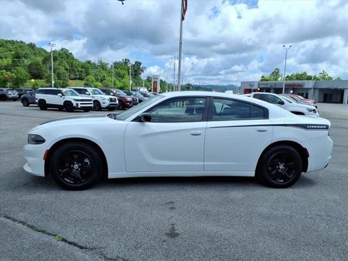 Used 2023 Dodge Charger SXT RWD image 2
