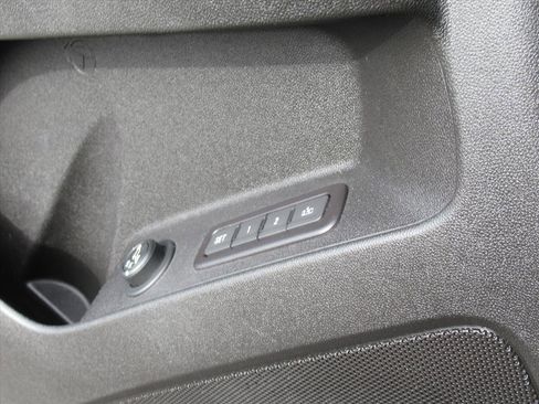 Used 2018 Chevrolet Equinox Premier image 26