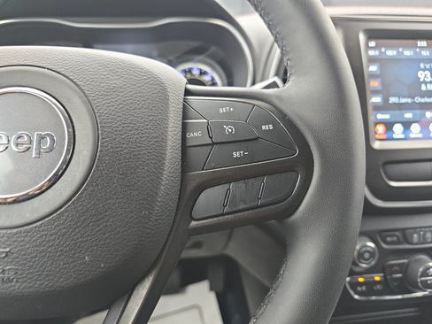 Used 2022 Jeep Cherokee Trailhawk w/ Comfort/Convenience Group AWD/4WD image 15