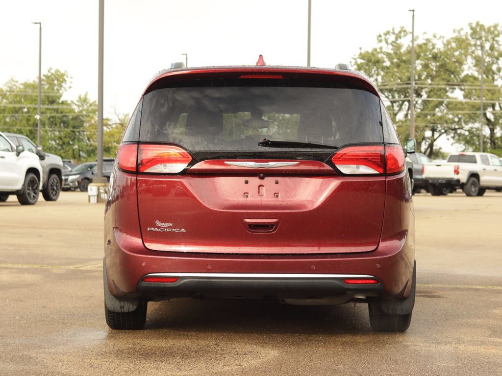 Used 2017 Chrysler Pacifica Touring-L Plus w/ Tire & Wheel Group FWD image 6