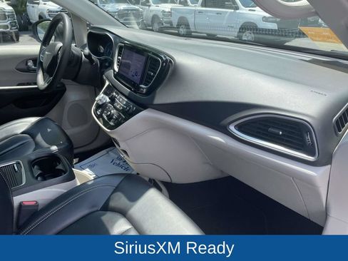Certified 2023 Chrysler Pacifica Touring-L FWD image 15