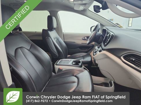 Certified 2023 Chrysler Pacifica Touring-L image 33