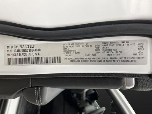 Used 2025 Jeep Grand Cherokee L Limited w/ Luxury Tech Group II image 41