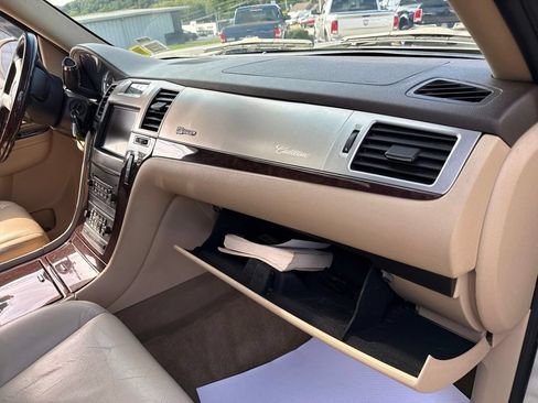 Used 2011 Cadillac Escalade 4WD Hybrid image 46