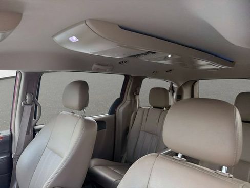 Used 2015 Chrysler Town & Country Touring-L w/ Driver Convenience Group FWD image 18