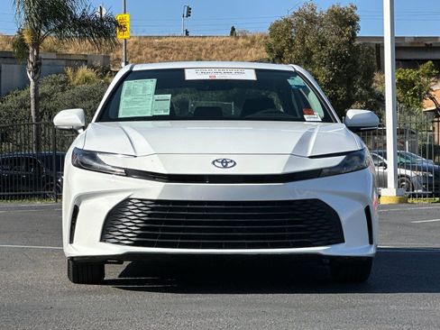 Used 2025 Toyota Camry LE FWD image 7