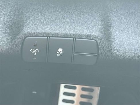 Certified 2025 Hyundai Elantra Sport image 24