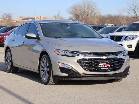 Used 2016 Chevrolet Malibu Premier w/ Driver Confidence Package II image 4