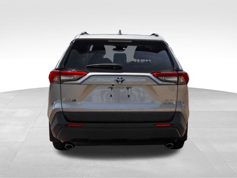 Used 2021 Toyota RAV4 XLE w/ XLE Grade Weather Package AWD/4WD image 5
