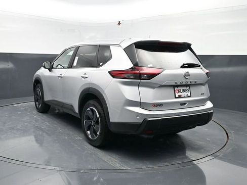 Used 2025 Nissan Rogue SV image 7