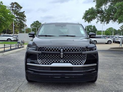 New 2026 Lincoln Navigator Premiere AWD/4WD image 3