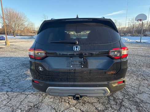 Used 2025 Honda Pilot TrailSport image 4