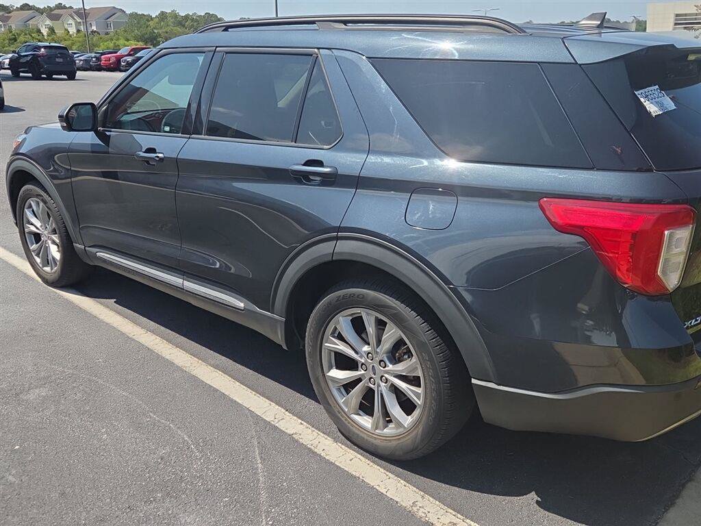 Used 2023 Ford Explorer XLT w/ Equipment Group 202A RWD image 4