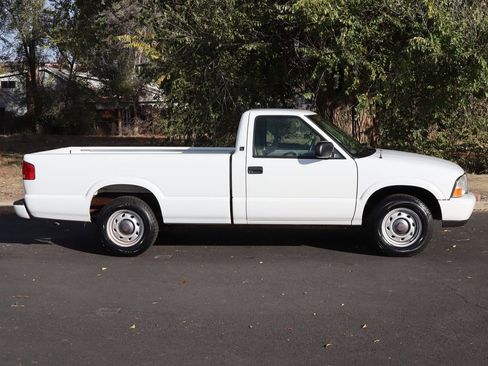 Used 2000 GMC Sonoma SL w/ Cold-Climate Pkg image 3