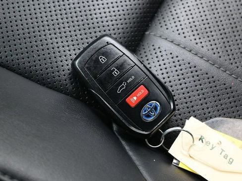 Certified 2021 Toyota Venza XLE image 26