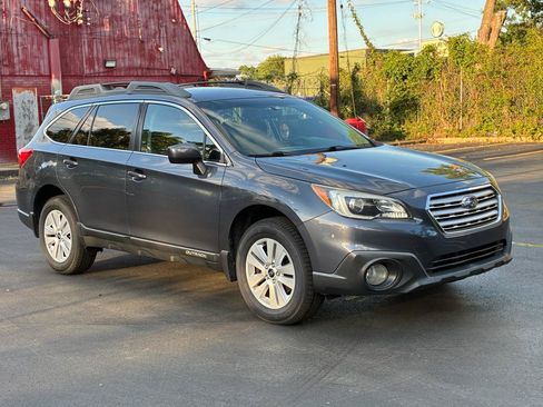 Used 2017 Subaru Outback 2.5i Premium w/ Popular Package #1 AWD/4WD image 4