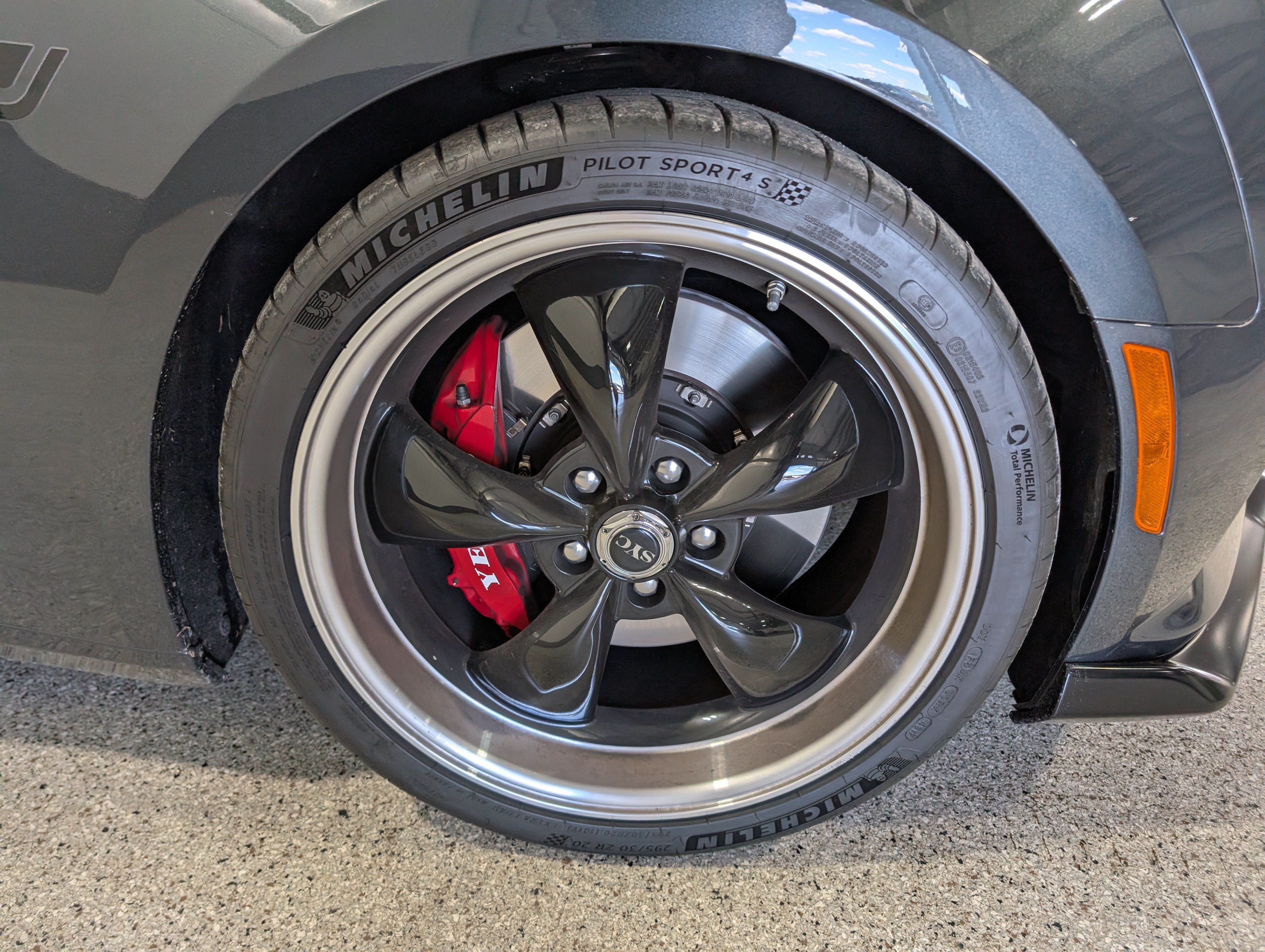 Used 2018 Chevrolet Camaro SS RWD image 12