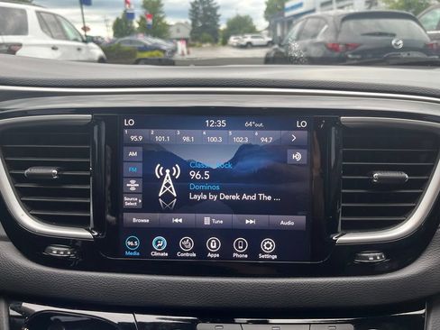 Used 2020 Chrysler Pacifica Touring-L AWD/4WD image 17