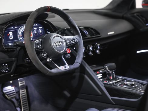 Used 2018 Audi R8 V10 plus w/ Full Leather Package AWD/4WD image 31