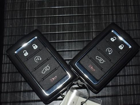 Certified 2024 Jeep Wagoneer L Series II w/ Flexible Seating Group image 22