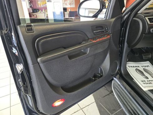 Used 2011 Cadillac Escalade ESV Luxury image 8