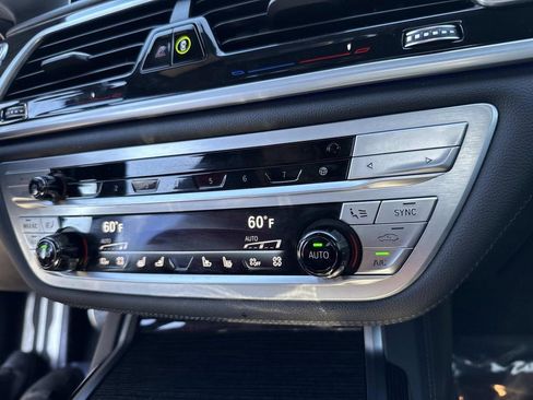 Used 2022 BMW 750i xDrive w/ Executive Package image 35