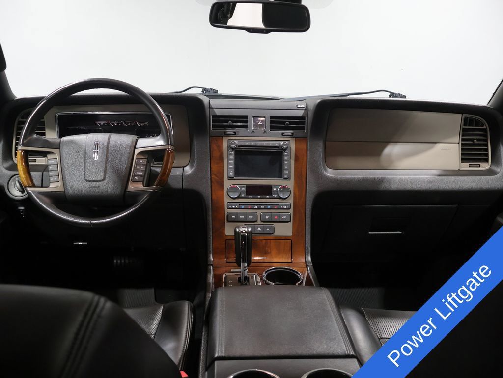 Used 2012 Lincoln Navigator 4WD image 3