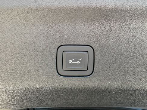 Used 2026 GMC Yukon XL Denali w/ Sun & Power Step Package AWD/4WD image 11