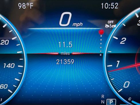 Used 2023 Mercedes-Benz GLB 250 w/ Premium Package image 12