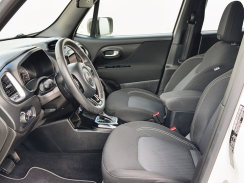 Used 2021 Jeep Renegade Latitude FWD image 5