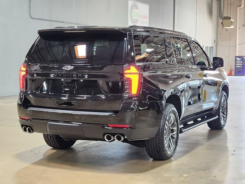 Used 2025 Chevrolet Suburban Z71 w/ Z71 Off-Road Package AWD/4WD image 8