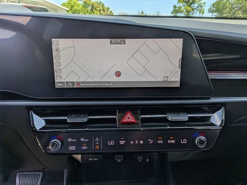 Certified 2024 Kia Niro EX FWD image 22