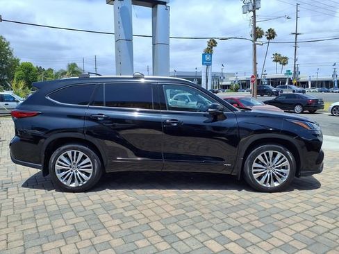 Used 2023 Toyota Highlander Platinum AWD/4WD image 6