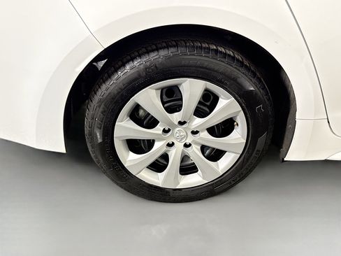 Used 2023 Toyota Corolla LE FWD image 32