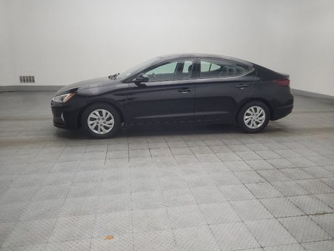 Used 2020 Hyundai Elantra SE w/ Cargo Package (C1) FWD image 2