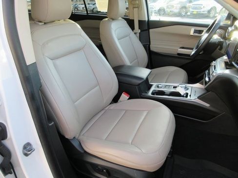 Used 2023 Ford Explorer XLT w/ Equipment Group 202A image 34