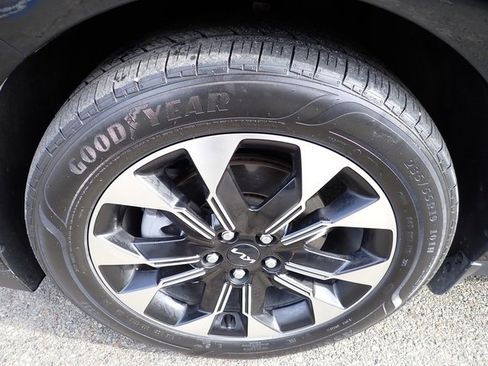 Used 2024 Kia Carnival EX image 9