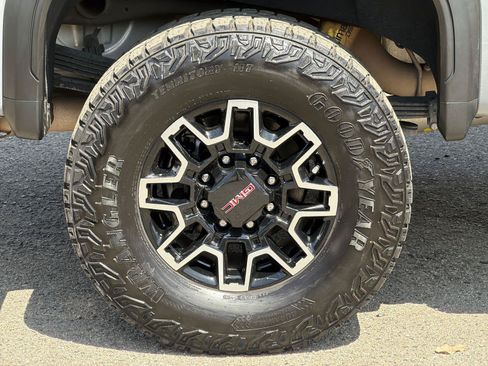 Used 2024 GMC Sierra 2500 AT4X AWD/4WD image 33