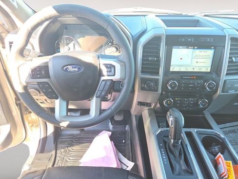 Used 2017 Ford F150 Lariat image 10