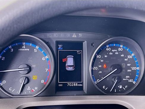 Used 2018 Toyota RAV4 LE image 13