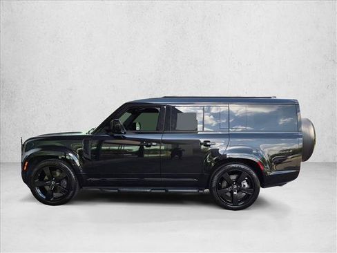 Certified 2025 Land Rover Defender 130 X-Dynamic SE AWD/4WD image 9