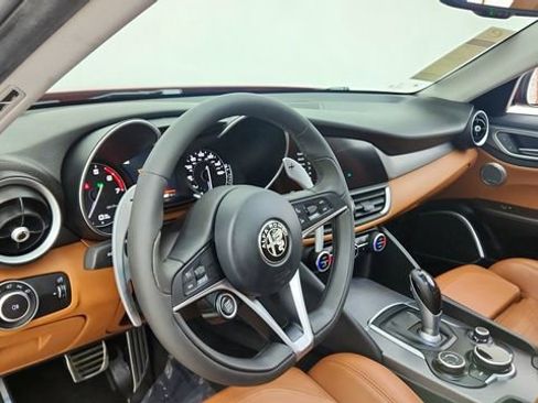 Used 2017 Alfa Romeo Giulia Ti w/ TI 19" Sport Package image 18