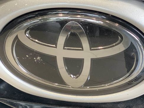 Certified 2021 Toyota Highlander XLE AWD/4WD image 10