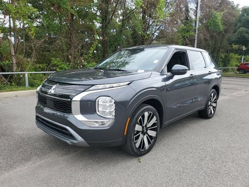 Used 2025 Mitsubishi Outlander SE AWD/4WD image 2