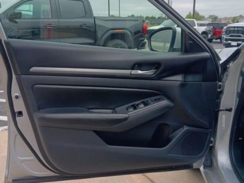 Used 2022 Nissan Altima 2.5 SV image 11