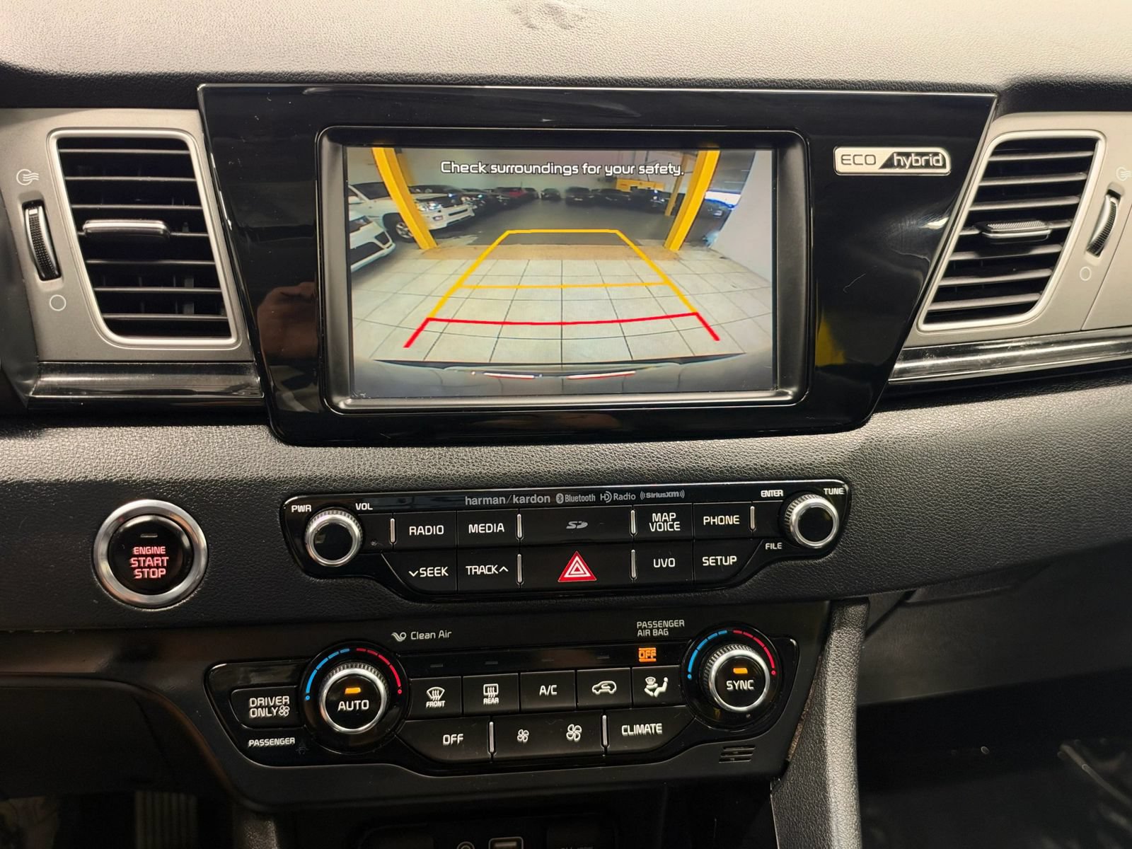 Used 2017 Kia Niro Touring FWD image 30