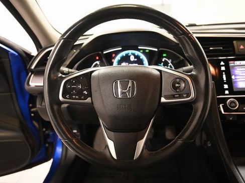 Used 2018 Honda Civic Touring image 4